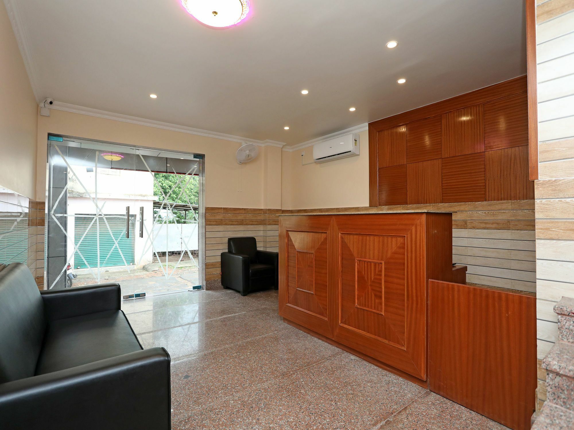 Oyo 13528 Kumud Plaza Ξενοδοχείο Μπουμπάνεσβαρ Εξωτερικό φωτογραφία